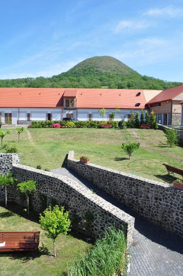Statek Oblík Apartamento Louny Exterior foto