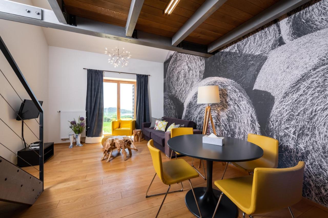 Statek Oblík Apartamento Louny Exterior foto