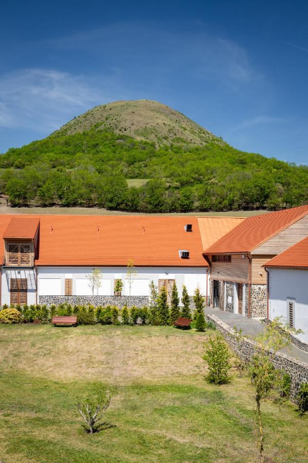 Statek Oblík Apartamento Louny Exterior foto