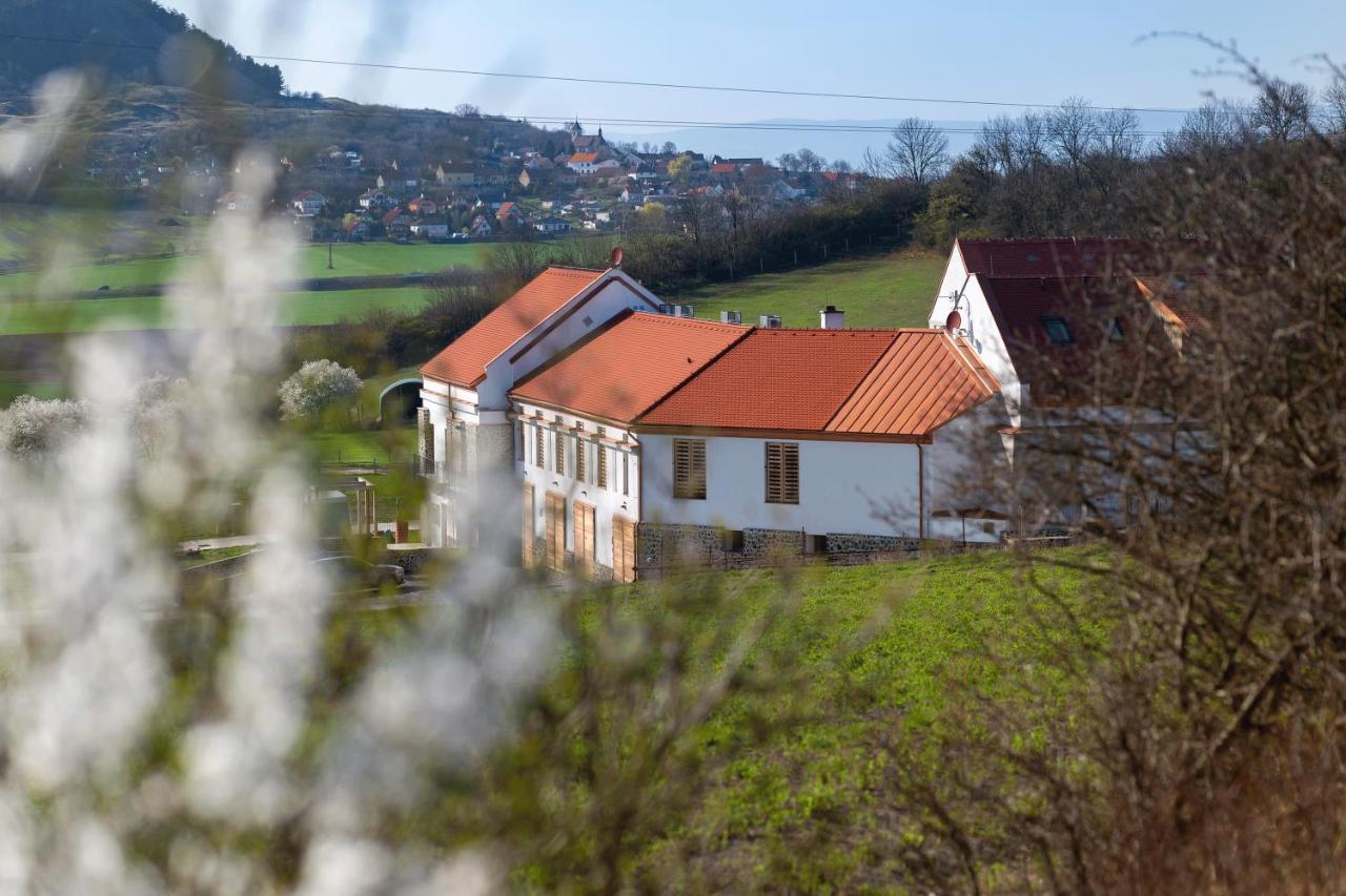 Statek Oblík Apartamento Louny Exterior foto